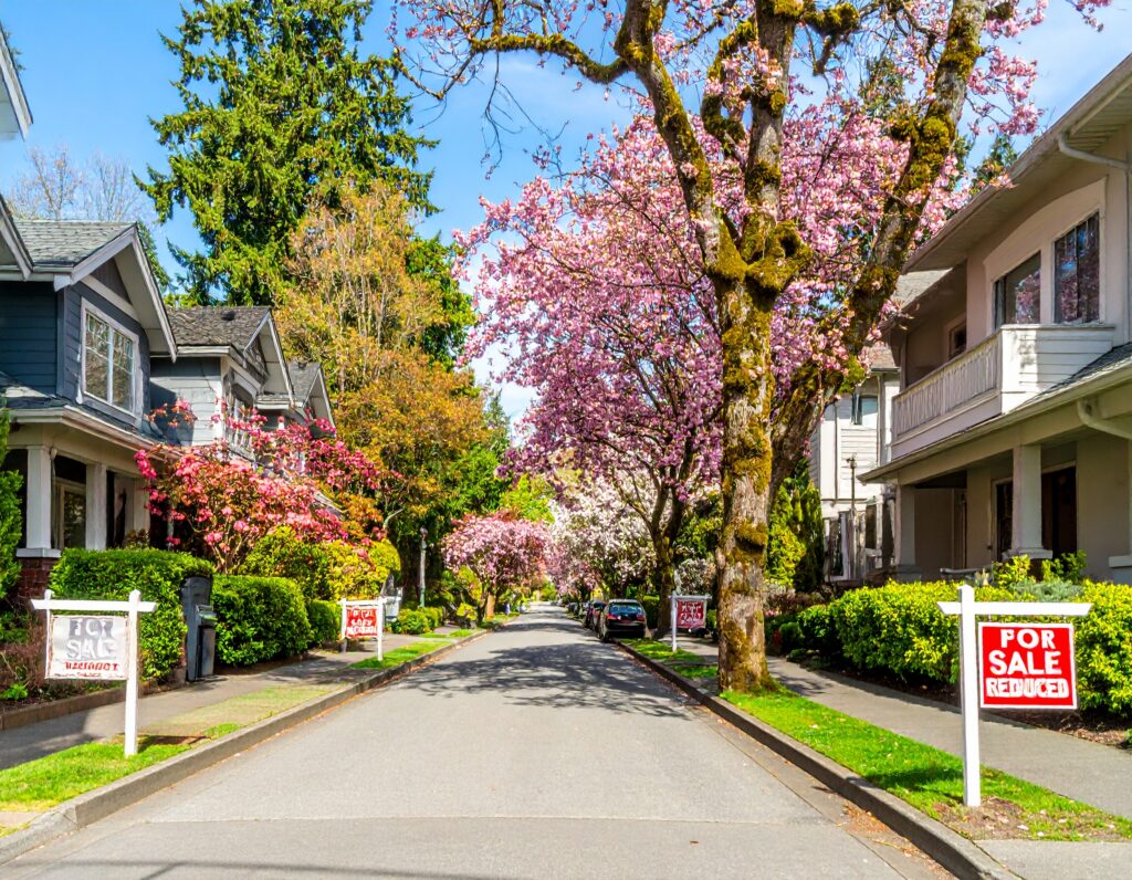 Portland Oregon Metro Neighborhood with Nice Houses for Sale on a Sunny Day